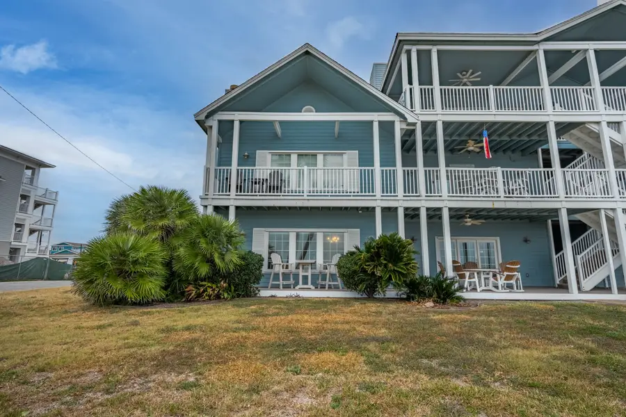 627 S Water Street #101, Rockport, TX 78382 - #2