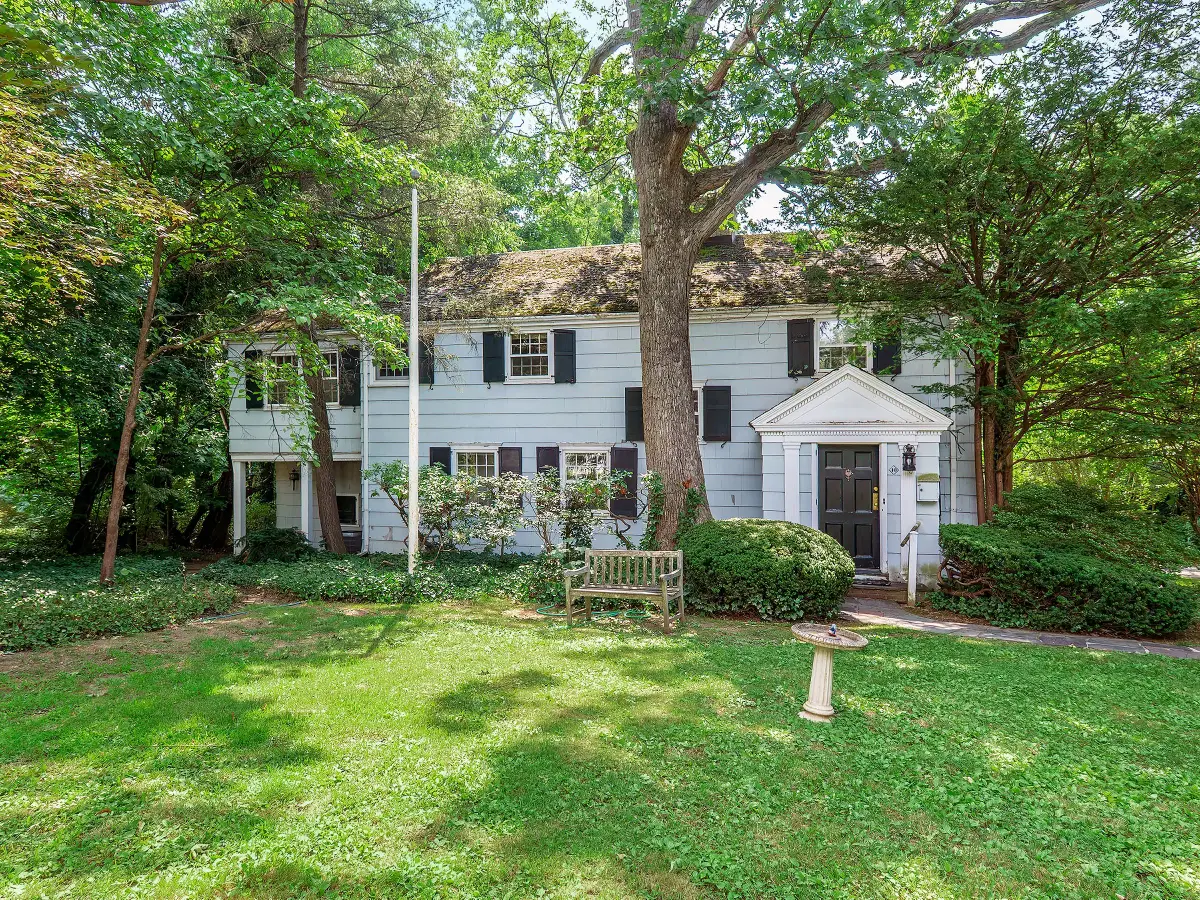 10 Amherst Road, Great Neck, NY 11021 - #1