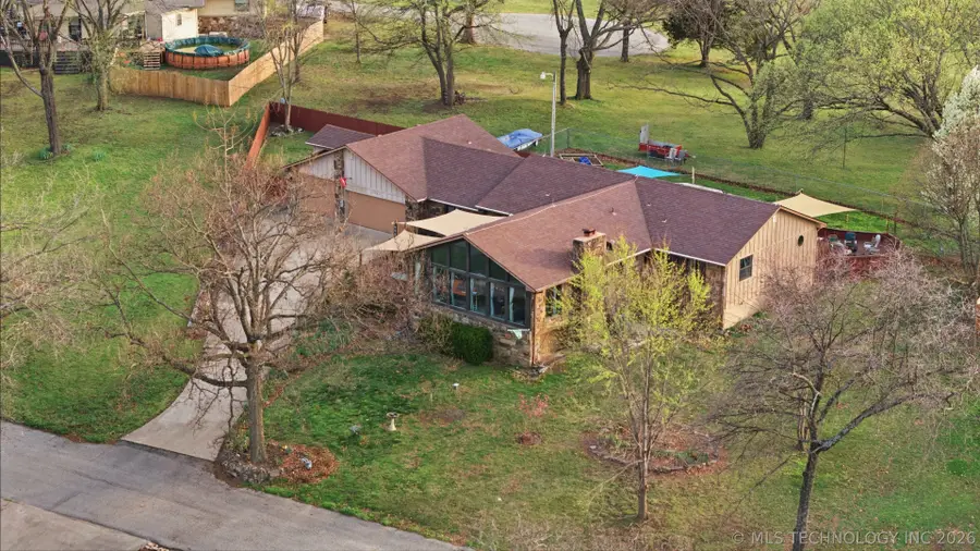 1504 Carey Drive, Grove, OK 74344 - #2
