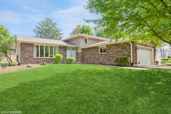 98 Quail Hollow Court, Naperville, IL 60540