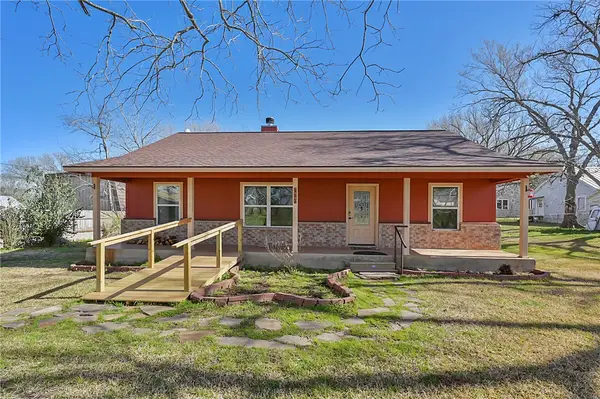 102 N Moore Street, Caldwell, TX 77836