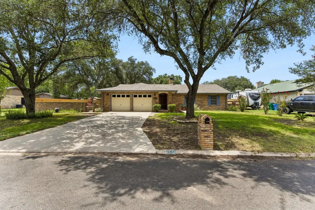 1640 Willow Ln, Seguin, TX 78155 - #1