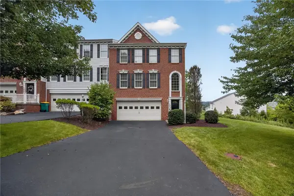 1038 Woodlawn Dr, Canonsburg, PA 15317