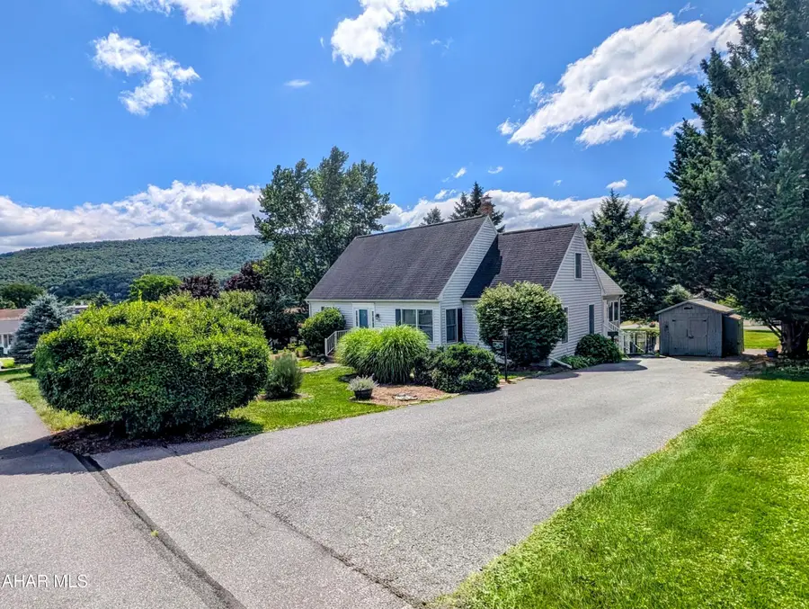 208 Concord Dr, Bedford, PA 15522 - #2