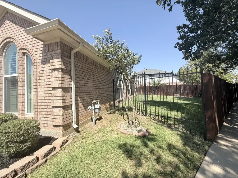 2749 Crystal Glenn Circle, Hurst, TX 76054 - #2