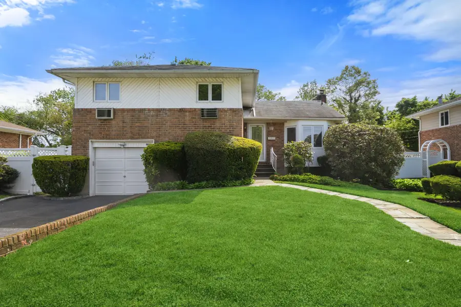 8 Pasadena Drive, Plainview, NY 11803 - #2