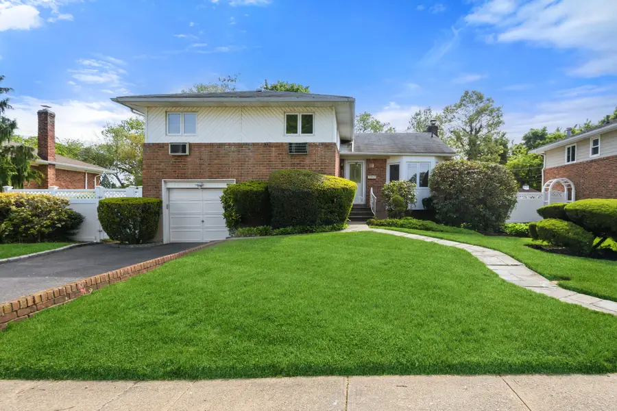 8 Pasadena Drive, Plainview, NY 11803 - #3