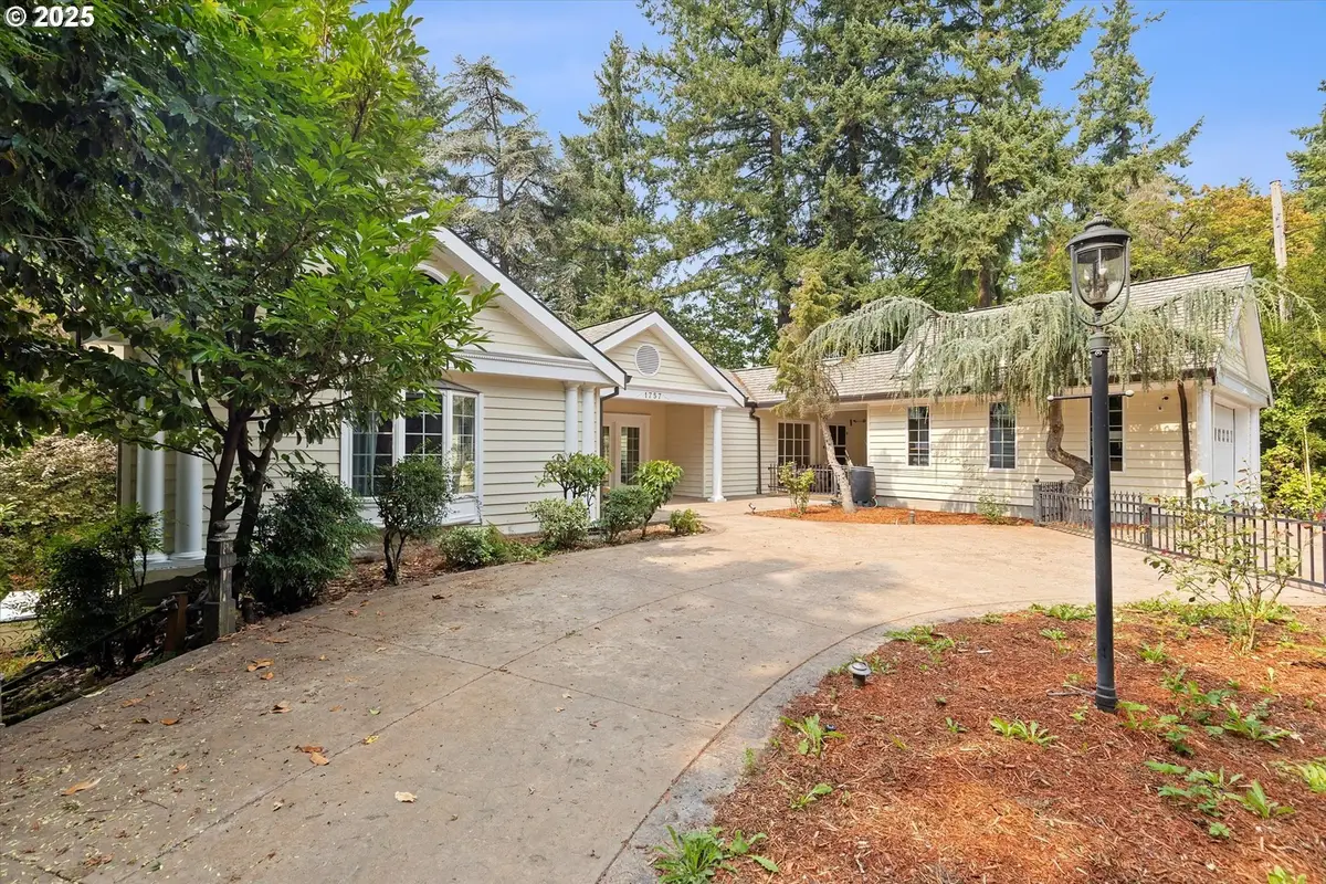 1757 SW Prospect Dr, Portland, OR 97201 - Image #1