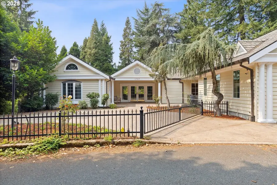 1757 SW Prospect Dr, Portland, OR 97201 - Image #2