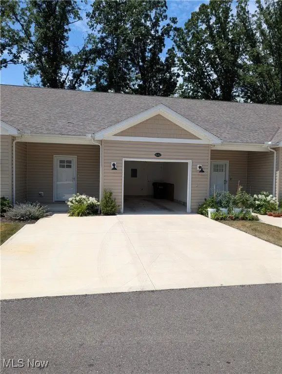 642 Treadway Boulevard, Sheffield Lake, OH 44054