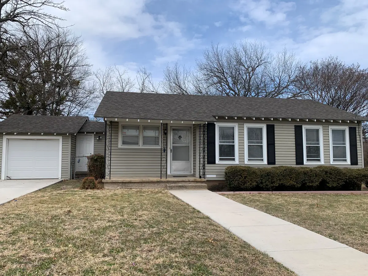 607 E Hale Avenue, Decatur, TX 76234 - #1