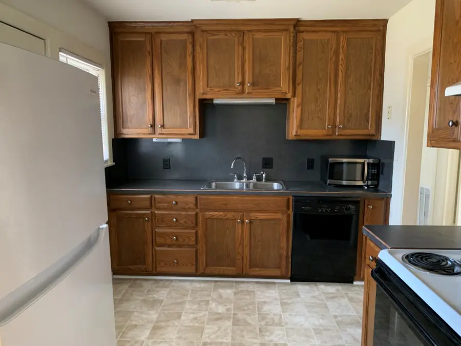 607 E Hale Avenue, Decatur, TX 76234 - #3