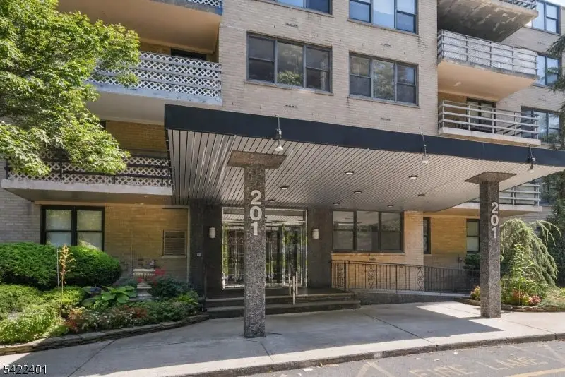 201 Saint Pauls Ave #15P, Jersey City, NJ 07306 - #1