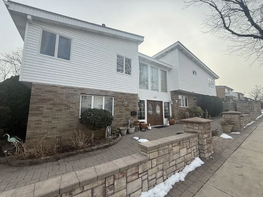 596 Ionia Ave, Staten Island, NY 10312 - #3