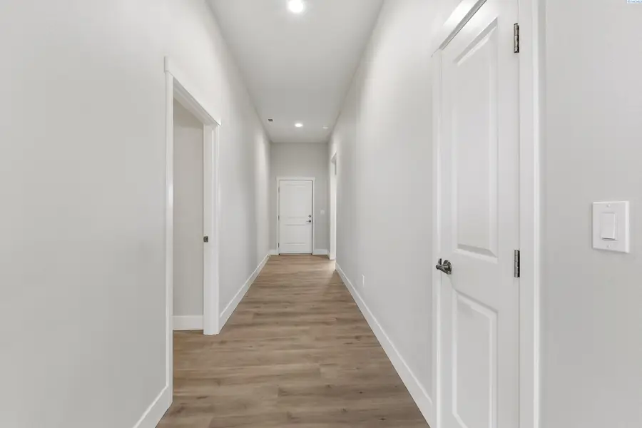 1607 Castlewood Ct, Grandview, WA 98930 - #2