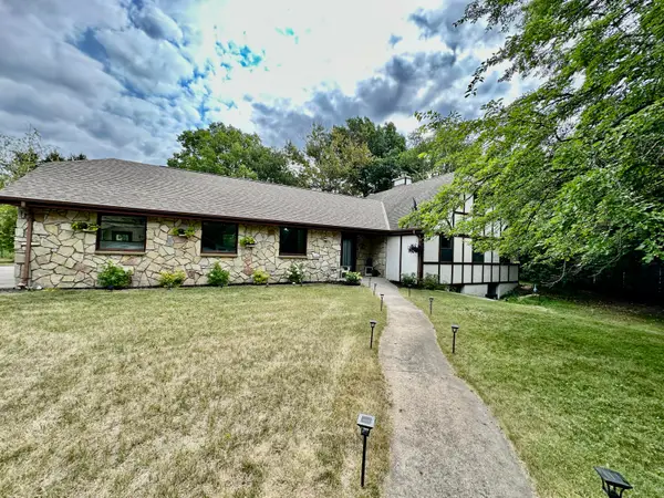 1894 Annette Ct, Trenton, WI 53090