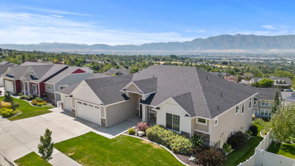 73 N Sherwood Dr, Providence, UT 84332 - #1