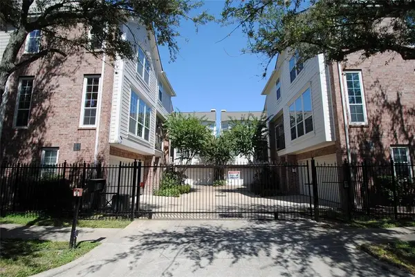 1913 CALUMET Street, Houston, TX 77004