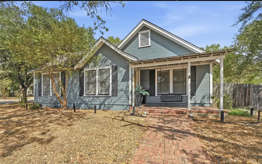 505 E Houston Street, Luling, TX 78648 - #2