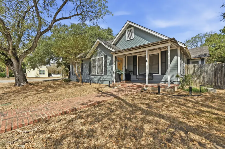 505 E Houston Street, Luling, TX 78648 - #3