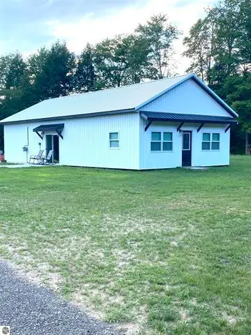 9236 S Mackinaw, Cadillac, MI 49601