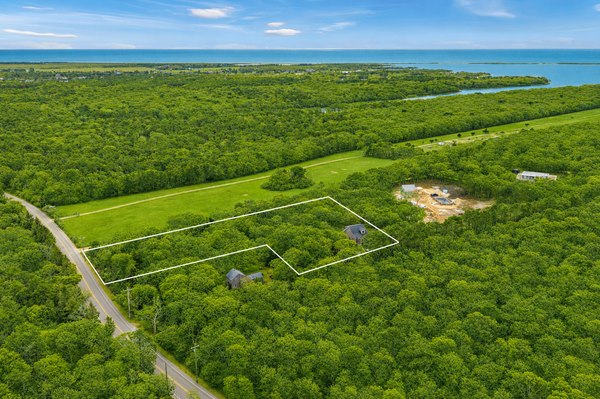 114 Meetinghouse Way, Edgartown, MA 02539