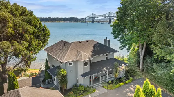 93646 Mallard Ln, NorthBend, OR 97459