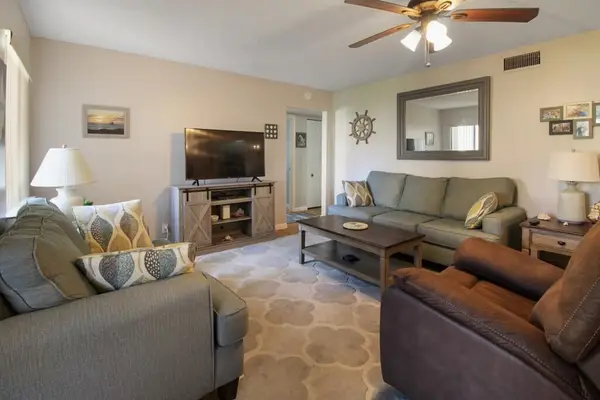 407 Pine Glen Lane #C-1, Greenacres, FL 33463