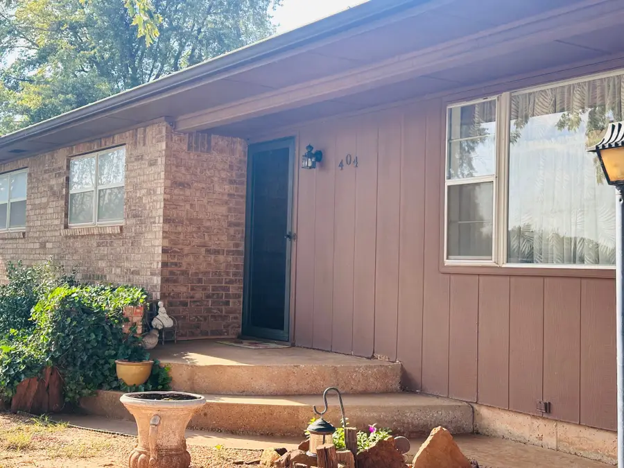 404 Chisholm Cir, Waukomis, OK 73773 - Image #3