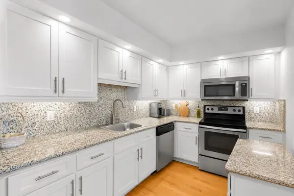 625 Oaks Drive #405, Pompano Beach, FL 33069