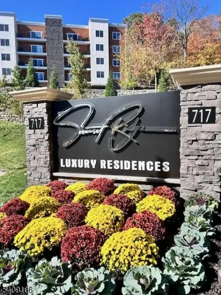 717 Preakness Ave, Totowa Boro, NJ 07502-1053