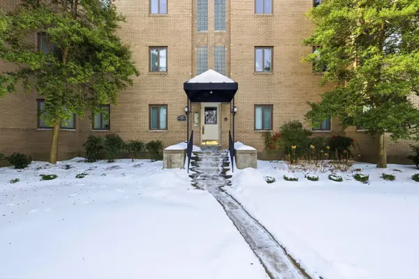 2126 Village Dr #5, Louisville, KY 40205