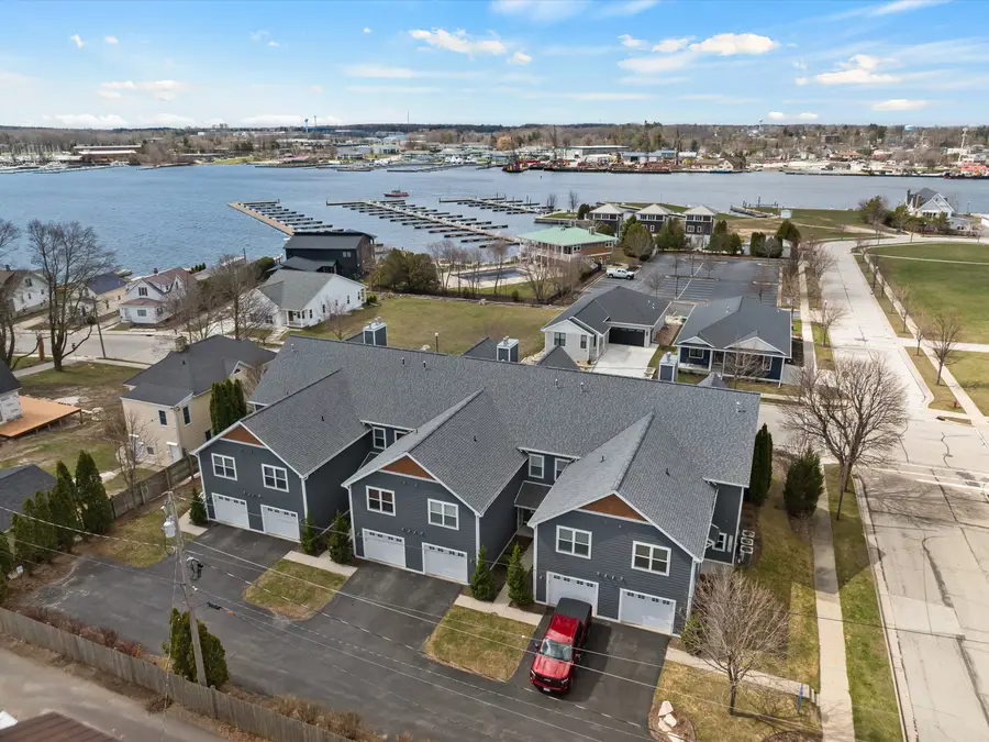 416 S 3rd Ave #4, Sturgeon Bay, WI 54235 - #3