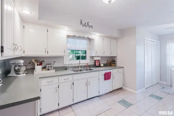 3004 W Clifton Court, Marion, IL 62959