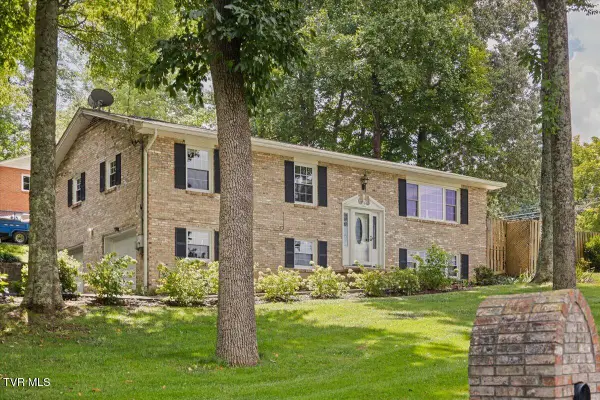 9 Red Oak Circle, Johnson City, TN 37604