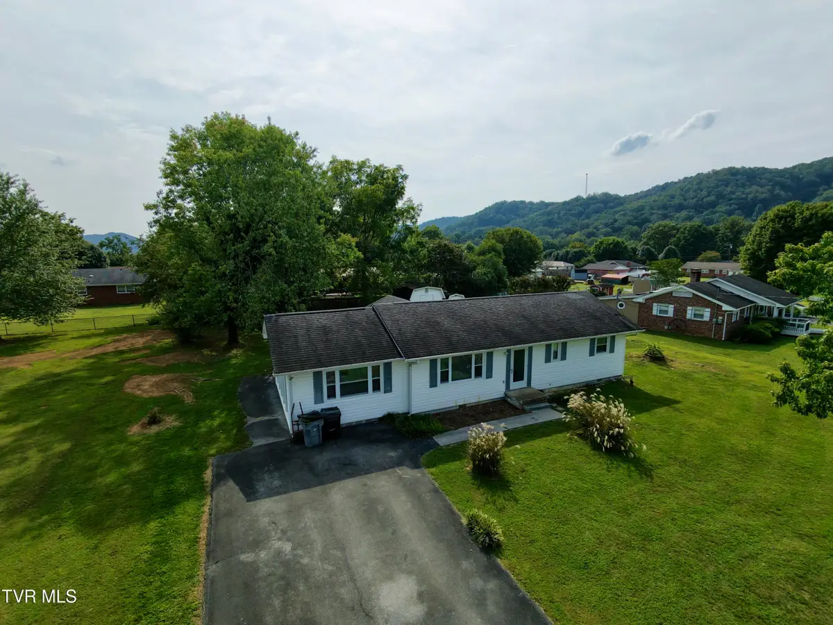 303 Circle Drive, Bristol, TN 37620 - #1