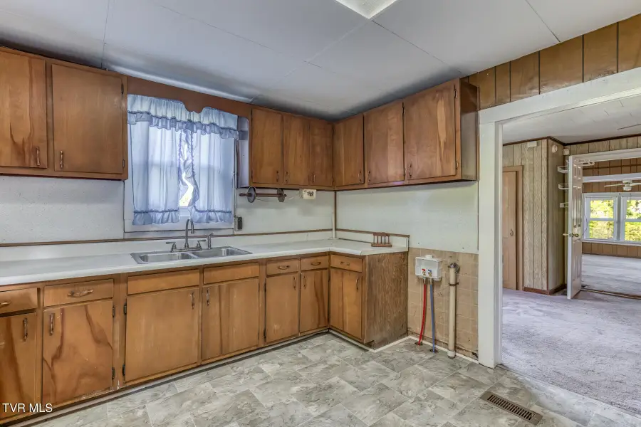 242 Robinson Avenue, Pennington Gap, VA 24277 - #2