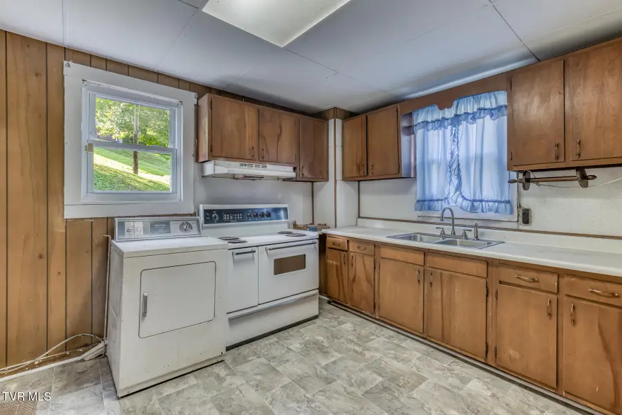 242 Robinson Avenue, Pennington Gap, VA 24277 - #3