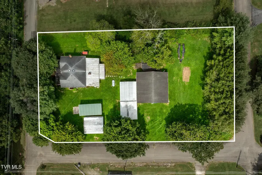 327 Pine Street, Mountain City, TN 37683 - #2