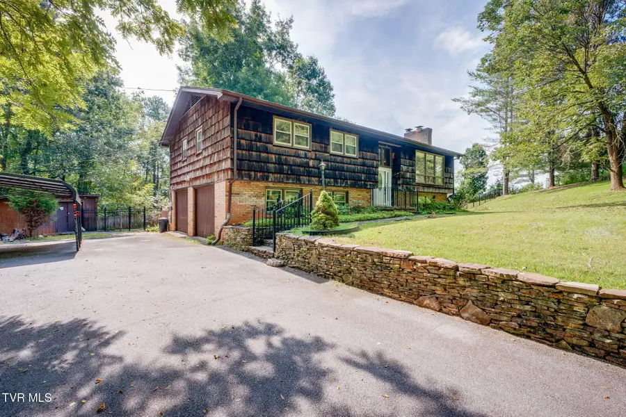 700 Kentucky Avenue, Bluff City, TN 37618 - #2