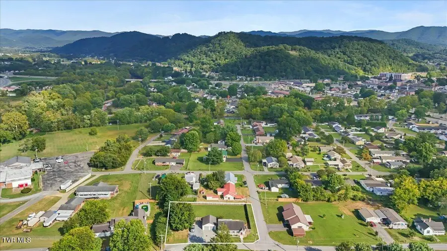 700 Willow Street, Elizabethton, TN 37643 - #3