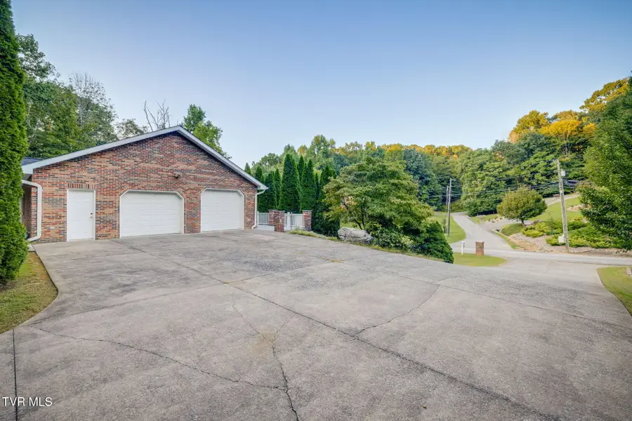 1320 Suntree Road, Unicoi, TN 37692 - #3