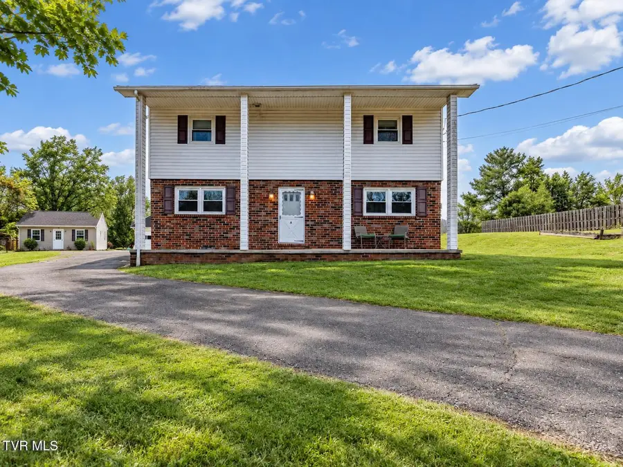 809 Ridgecrest Road, Johnson City, TN 37604 - #2
