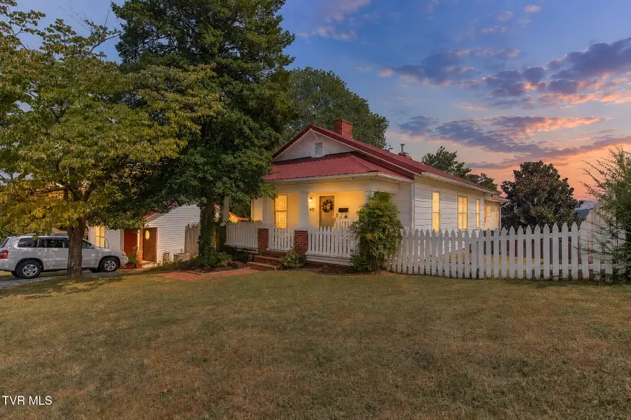 107 Peachtree Street, Johnson City, TN 37604 - #2