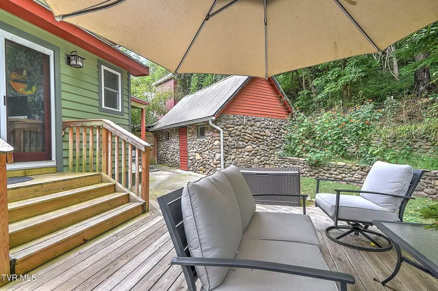 561 Clifton Street, Damascus, VA 24236 - #3