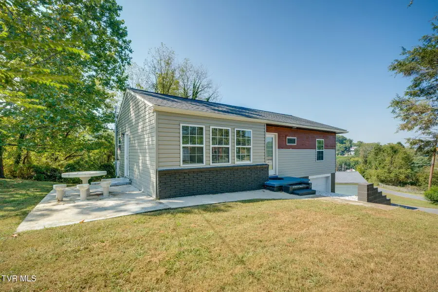 306 Martin Street, Kingsport, TN 37665 - #2