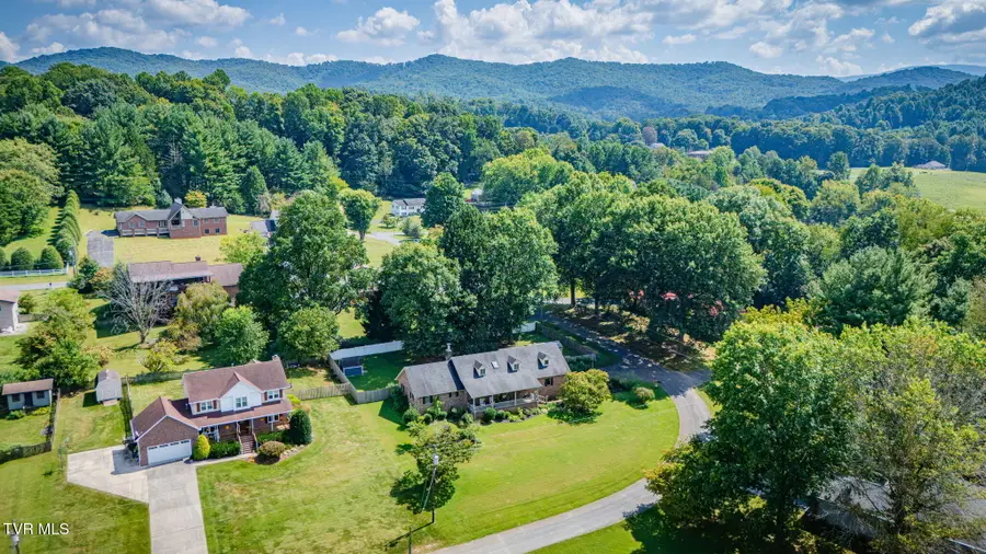 206 Spring Valley Road, Unicoi, TN 37692 - #2