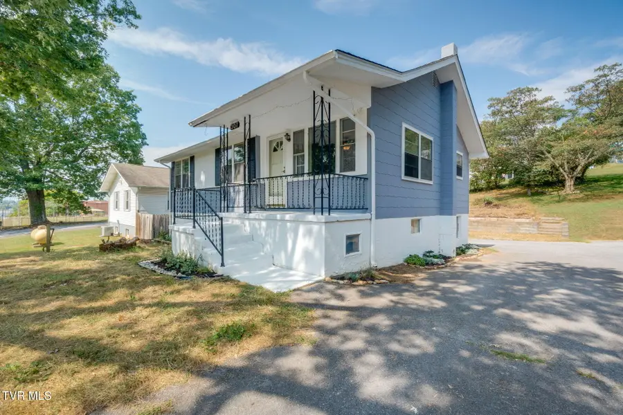 307 Walker Street, Kingsport, TN 37665 - #2