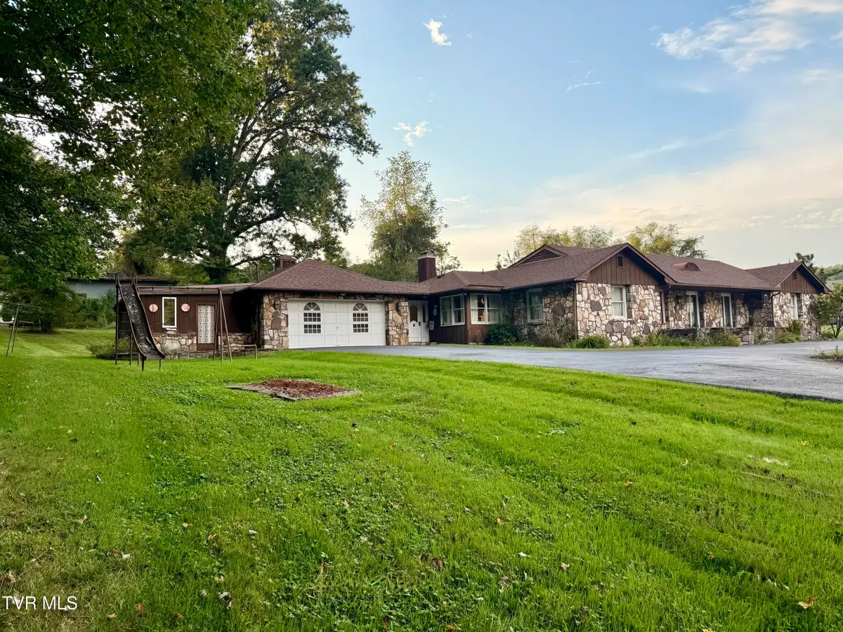 411 Northeast Centre Avenue, Coeburn, VA 24230 - #1