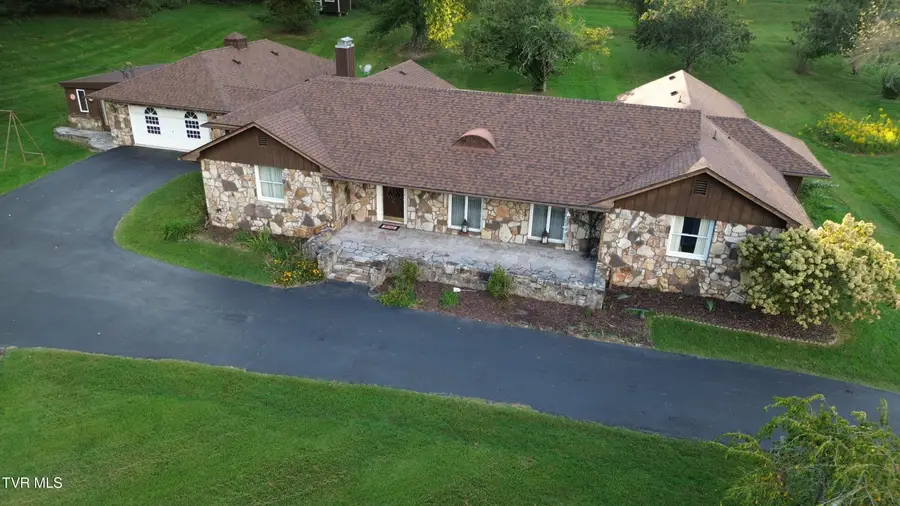 411 Northeast Centre Avenue, Coeburn, VA 24230 - #3